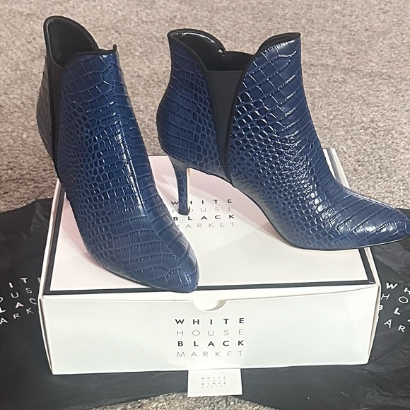 White House Black Market Leather Nia Blue Velvet Crocodile Booties Size 8.5 - Picture 1 of 16